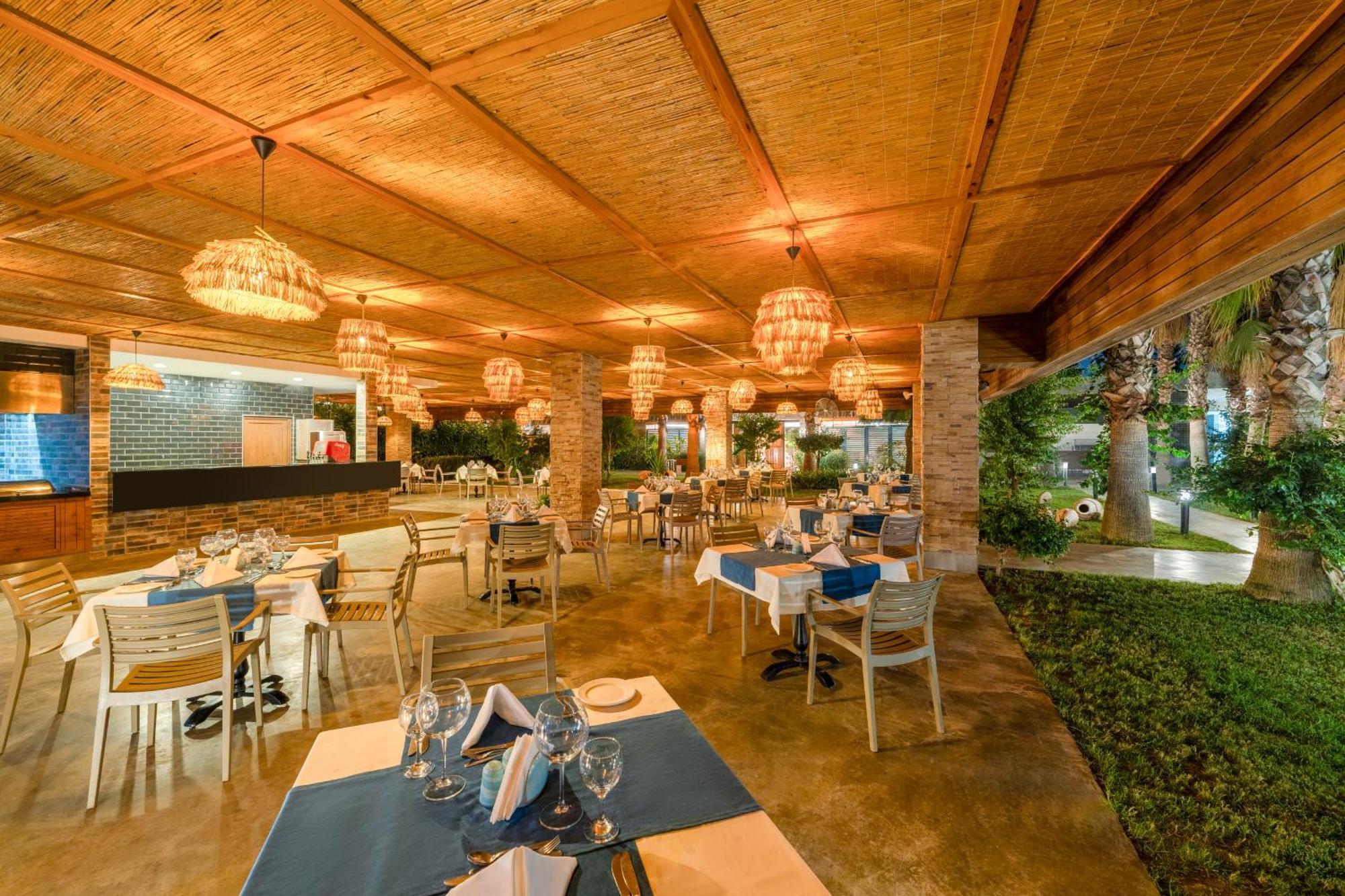 Royal Garden Beach Hotel Конакли Екстер'єр фото